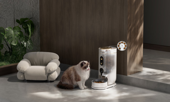 Mova Pet NutriPal 10 Ultra Wit product in gebruik