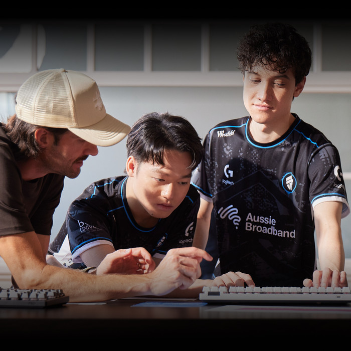 Logitech G PRO X Superlight 2 DEX Lightspeed Draadloze Gaming Muis Zwart product in gebruik