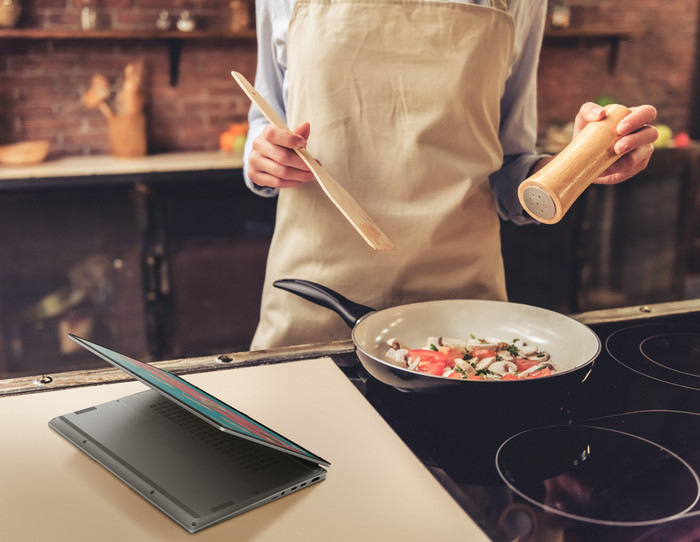 ASUS Vivobook 16 Flip OLED Copilot+ PC TP3607SA-SI099W product in gebruik