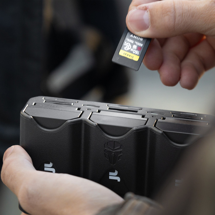 Jupio Pr1me Gear Tri-Charge NP-FZ100 product in gebruik