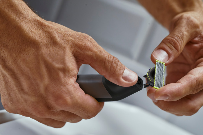 Philips OneBlade 360 Blade QP420/50 product in use