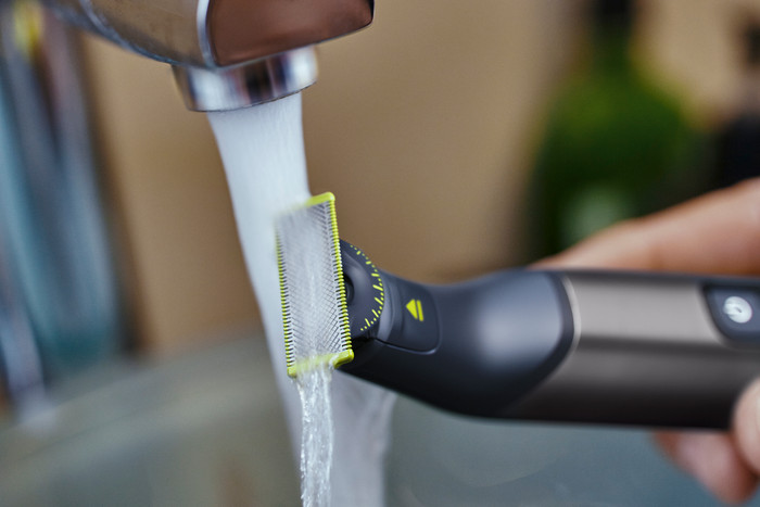 Philips OneBlade 360 Blade QP420/50 product in use