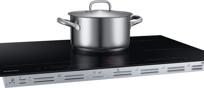 Samsung NZ85C5047FK/U1 product in use