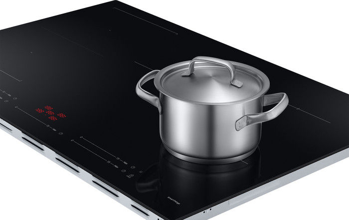 Samsung NZ85C5047FK/U1 product in use