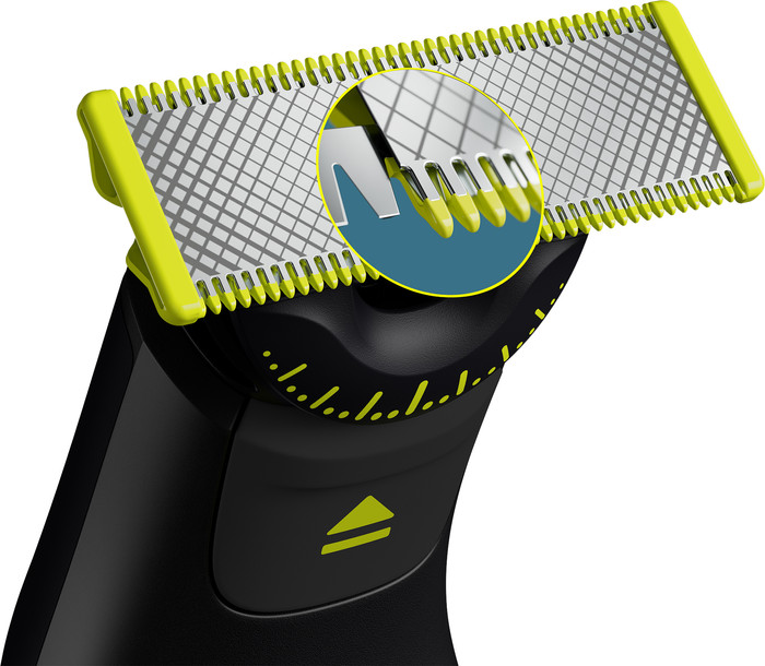 Philips OneBlade 360 Blade QP420/50 product in use