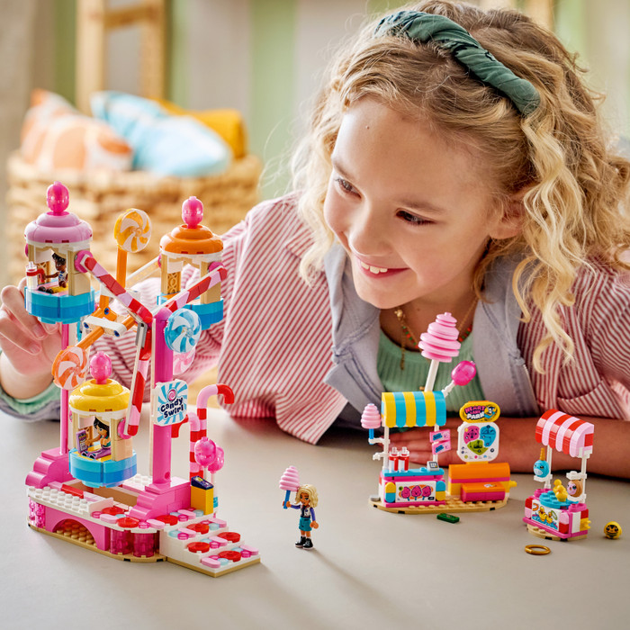 LEGO Friends Reuzenrad van Snoep en Cupcakes 42700 product in gebruik
