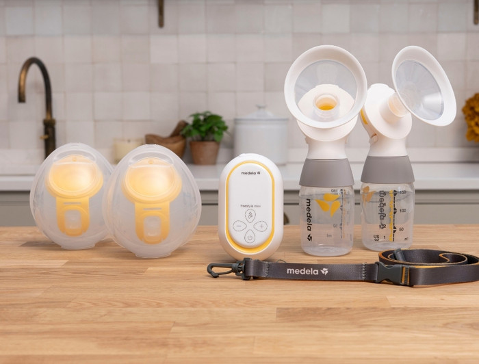 Medela Freestyle Mini Handsfree Double product in gebruik