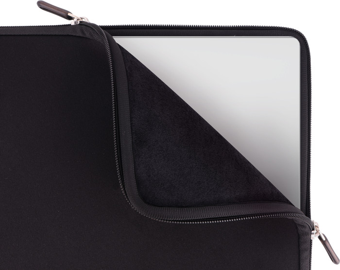 BlueBuilt Laptophoes voor Apple MacBook Air 15 inch + Tradendum Bluetooth muis detail