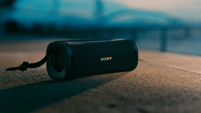 Sony ULT Field 1 Oranje Duo Pack product in gebruik