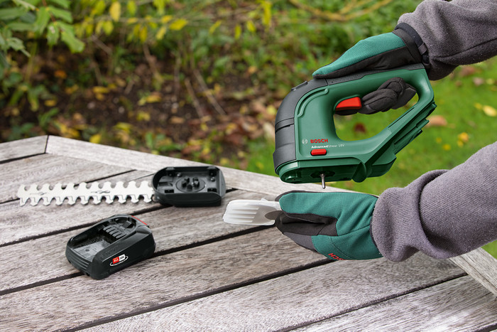 Bosch AdvancedShear 18V-10 Set product in gebruik