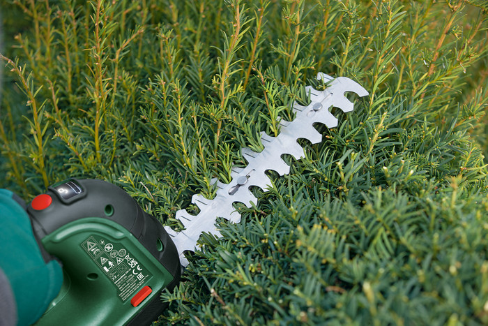 Bosch AdvancedShear 18V-10 Set product in gebruik