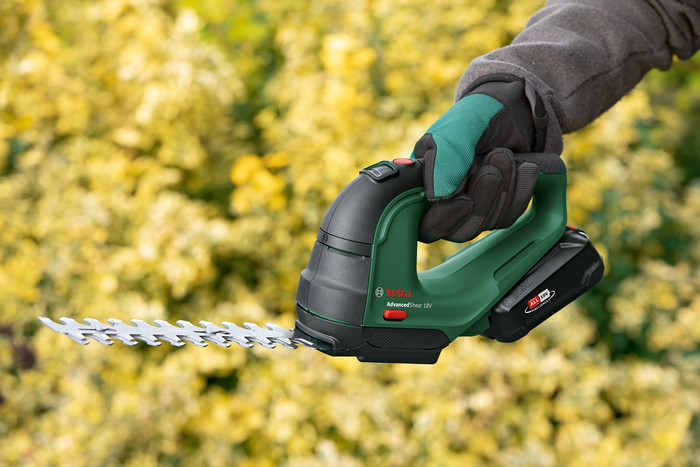 Bosch AdvancedShear 18V-10 Set product in gebruik