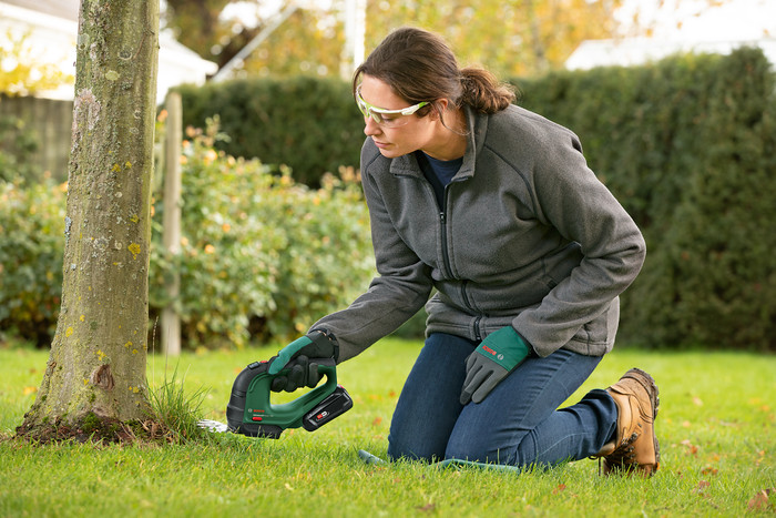 Bosch AdvancedShear 18V-10 Set product in gebruik