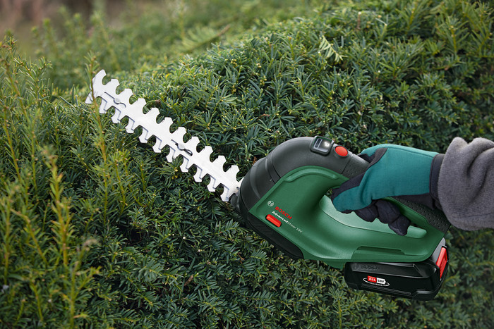 Bosch AdvancedShear 18V-10 Set product in gebruik