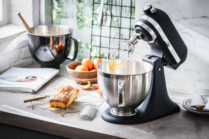 KitchenAid 5KSM185PSEBK Vulkaanzwart product in gebruik