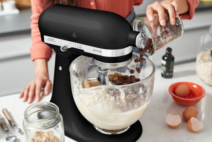 KitchenAid 5KSM185PSEBK Vulkaanzwart product in gebruik