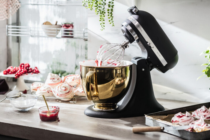 KitchenAid 5KSM185PSEBK Vulkaanzwart product in gebruik