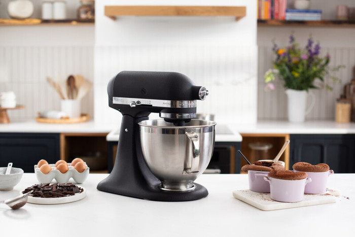 KitchenAid 5KSM185PSEBK Vulkaanzwart product in gebruik
