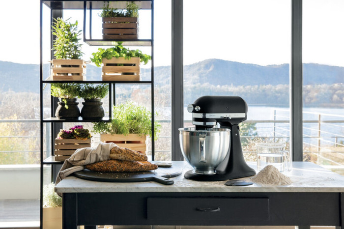 KitchenAid 5KSM185PSEBK Vulkaanzwart product in gebruik