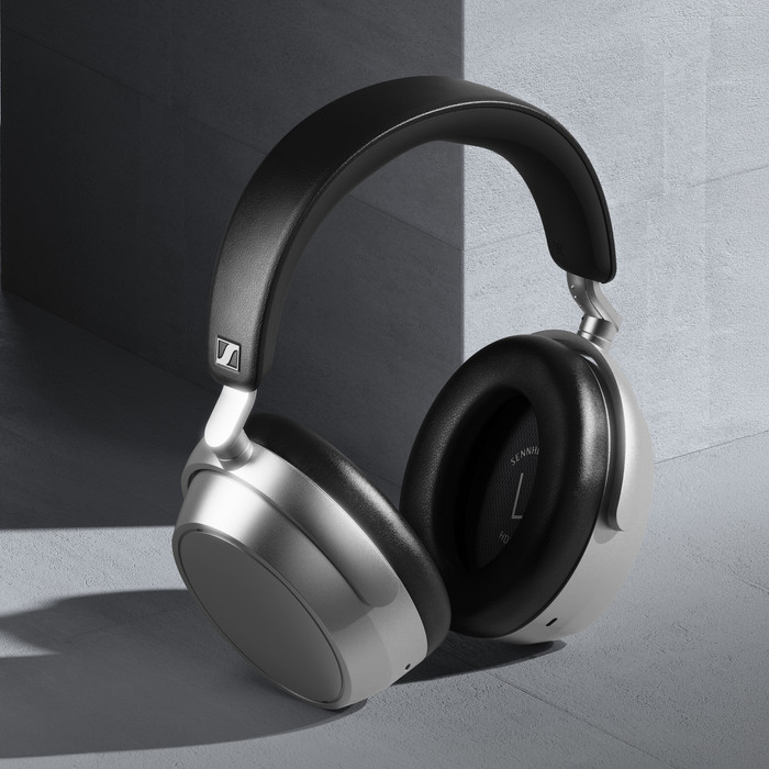 Sennheiser HDB 630 Lunar Silver product in gebruik