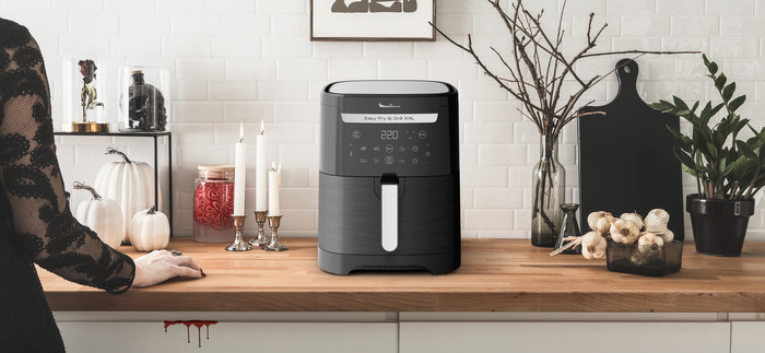 Moulinex Easy Fry & Grill XXL product in use