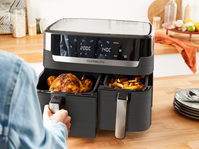 Moulinex Dual Easy Fry & Grill product in use