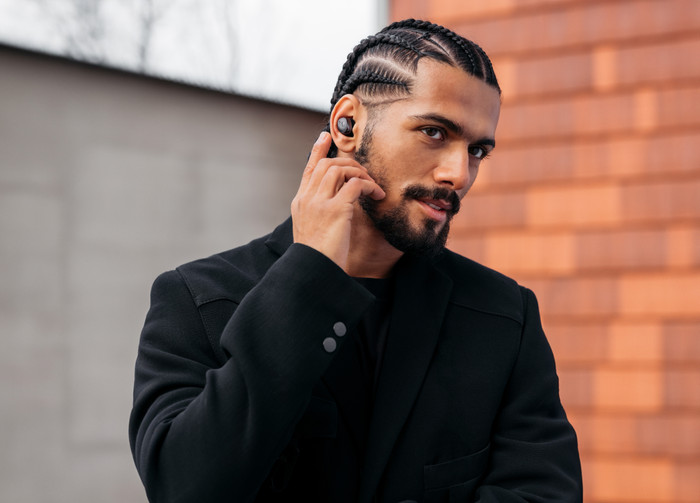 Sennheiser Momentum True Wireless 4 Schwarz produkt in gebrauch