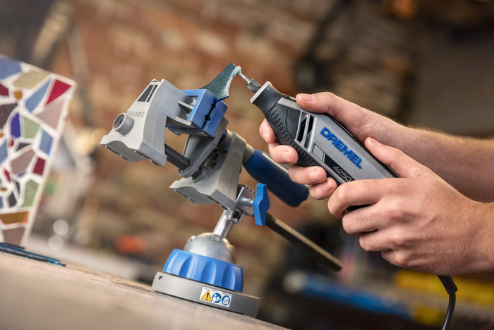 Dremel 4250 JA + 35-Piece Accessory Set product in use