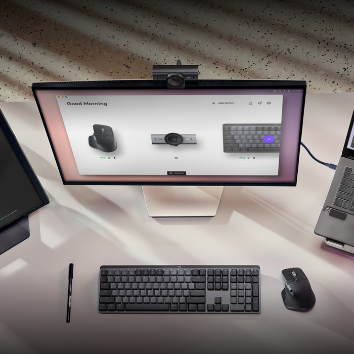 Logitech MX Brio Ultra HD 4K Webcam Zwart product in gebruik