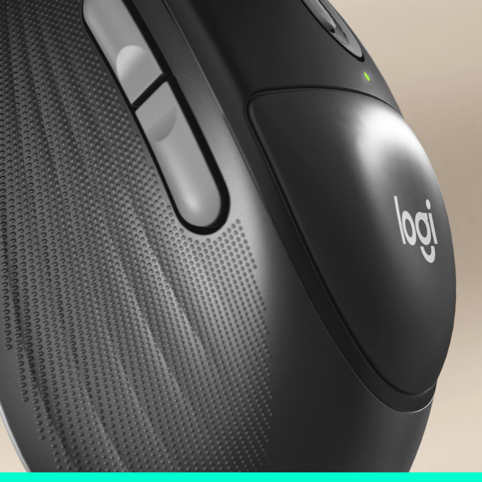 Logitech MK880 Signature Comfort Plus Wireless Keyboard and Mouse Combo Graphite QWERTY detail