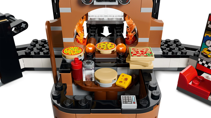 LEGO City Pizzacentrale met voertuigen 60496 detail