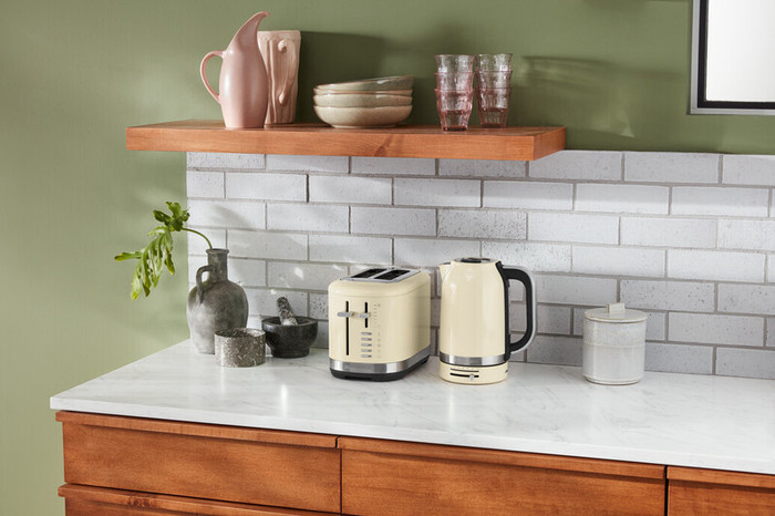 KitchenAid 5KEK1701EAC Almond Cream product in use
