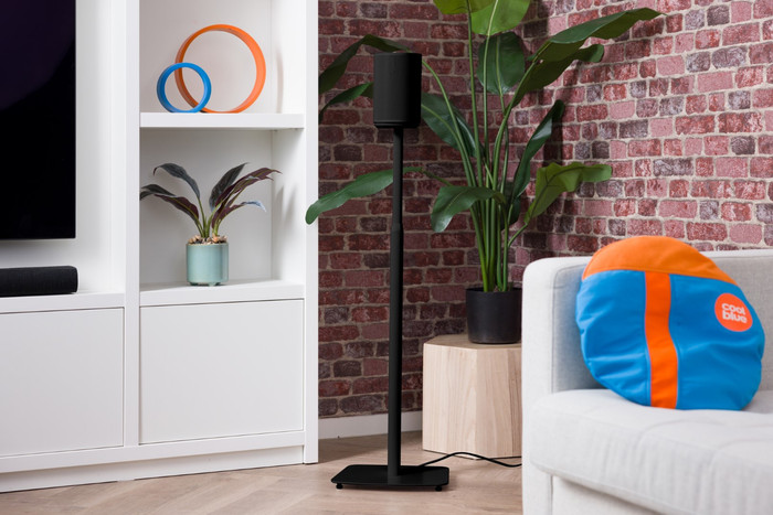 BlueBuilt Verstelbare Standaard voor Sonos Era 100 Zwart product in gebruik
