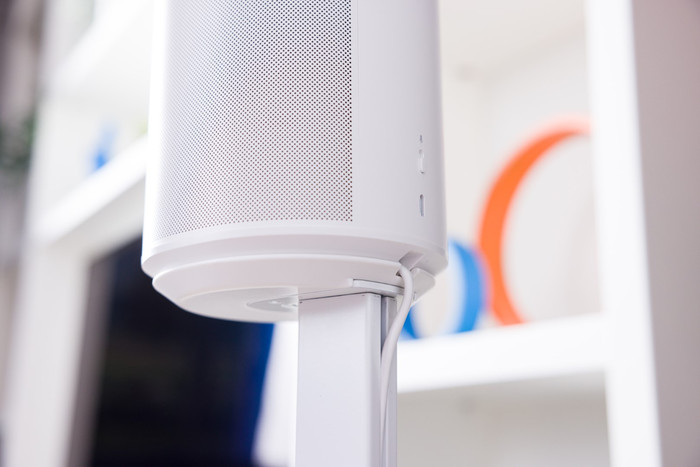 BlueBuilt Adjustable Stands for Sonos Era 100 White (2-Pack) product in use