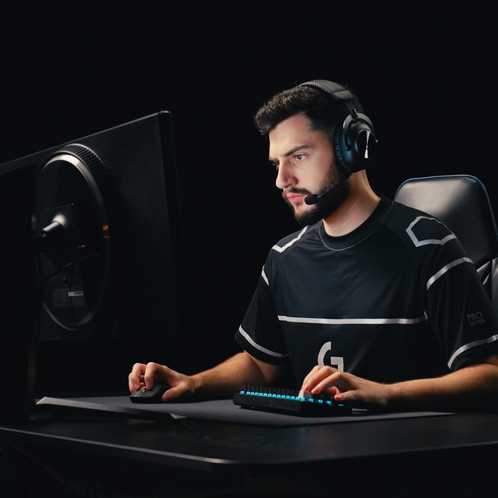 Logitech G PRO X 60 Mechanical Gaming Keyboard White AZERTY product in use