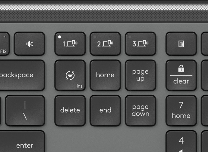 Logitech MK950 Signature Slim Wireless Keyboard and Mouse Combo AZERTY Black detail