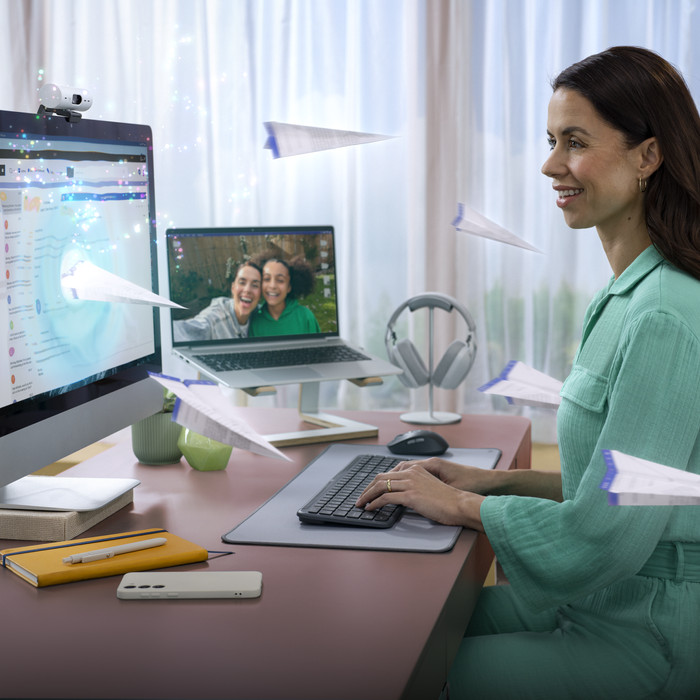 Logitech Signature Slim K950 Draadloos Toetsenbord Qwerty Zwart product in gebruik