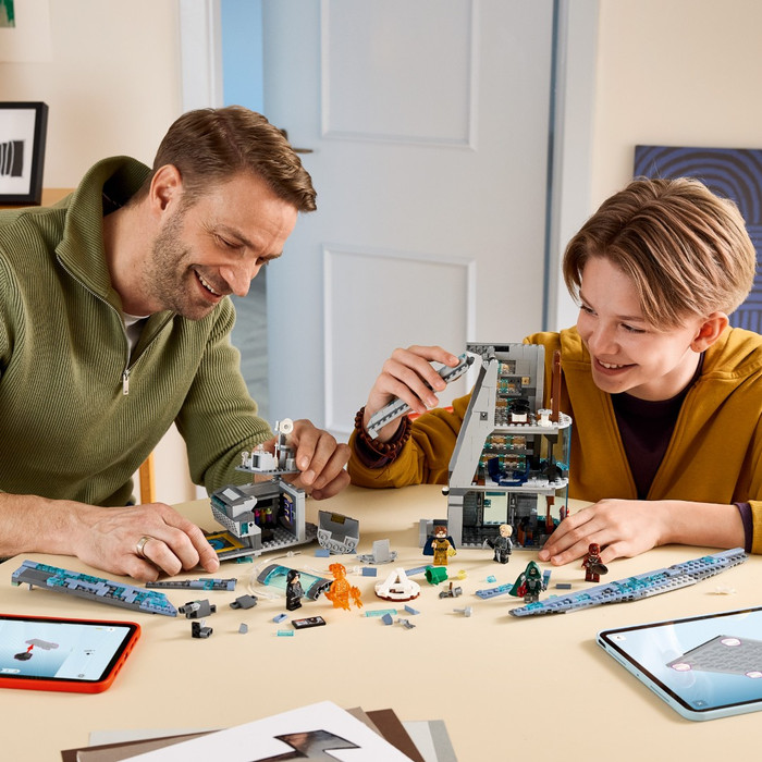 LEGO Marvel Avengers: Doomsday nieuwe Avengers toren 76352 product in gebruik