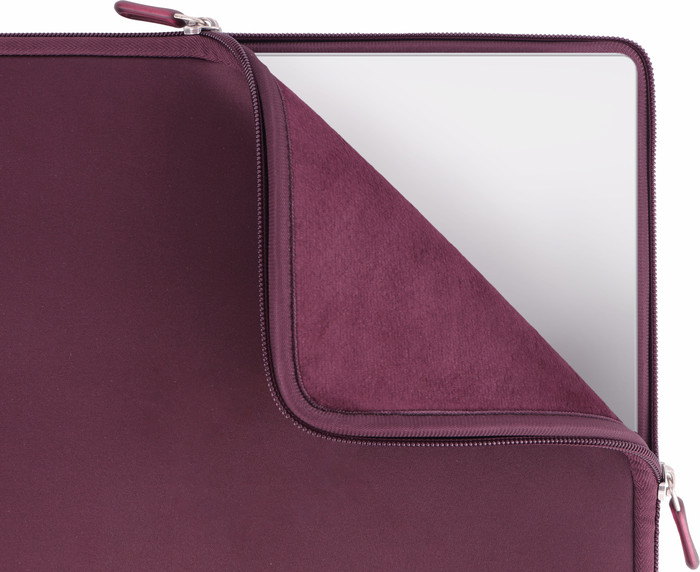 BlueBuilt Laptop Sleeve for Apple MacBook Air 13 inches Red inside