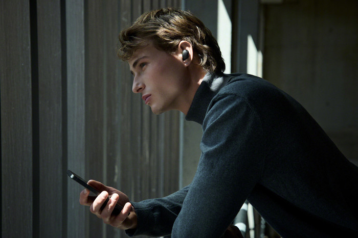 Sony WF-1000XM6 Zwart product in gebruik