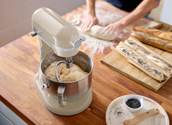 Kitchenaid 5KSM70SHXEAC Almond Cream product in gebruik