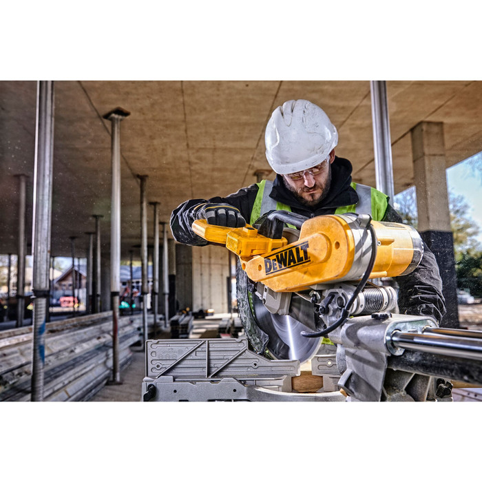 DeWalt DWS780-QS product in use