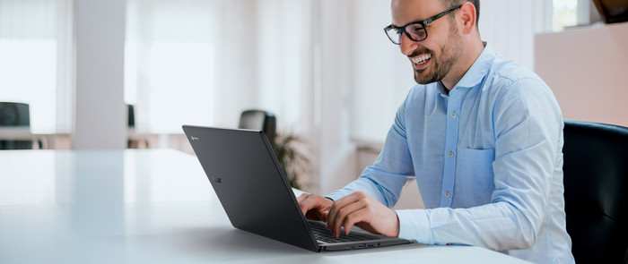 Acer Chromebook 314 (CB314-3HT-C1Y6) AZERTY product in use