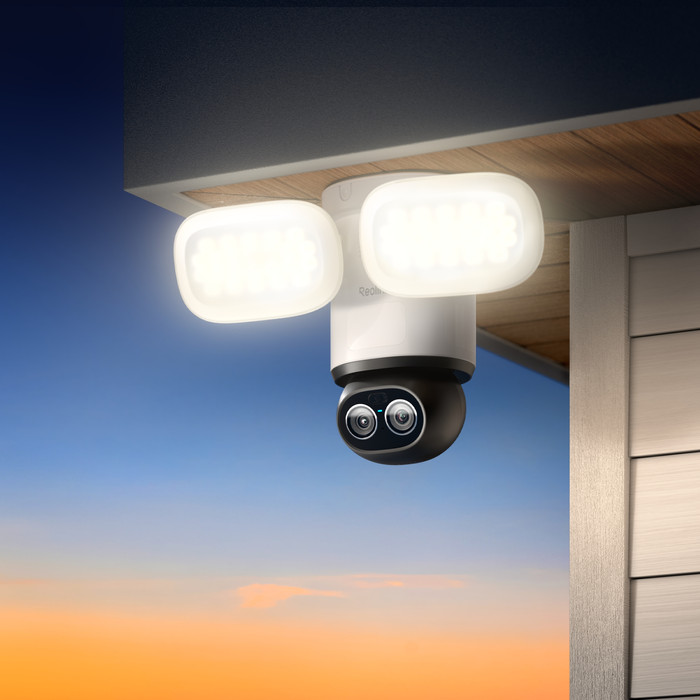 Reolink Floodlight F850W product in use