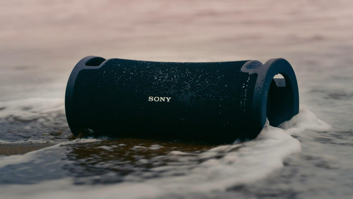 Sony ULT Field 7 + Sony ULT MIC Black product in use