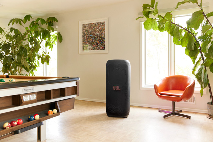 JBL Partybox Ultimate Coverhoes product in gebruik