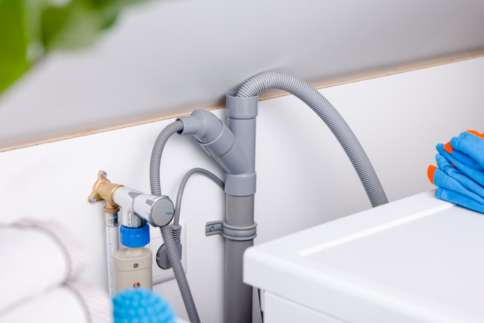 BlueBuilt Y-shaped Drain Set product in use