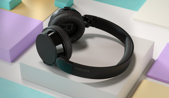 Philips TAH4209 Black product in use