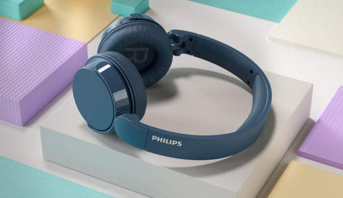 Philips TAH4209 Blue product in use