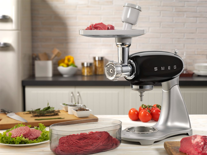 SMEG SMMG01 Vleesmolen product in gebruik
